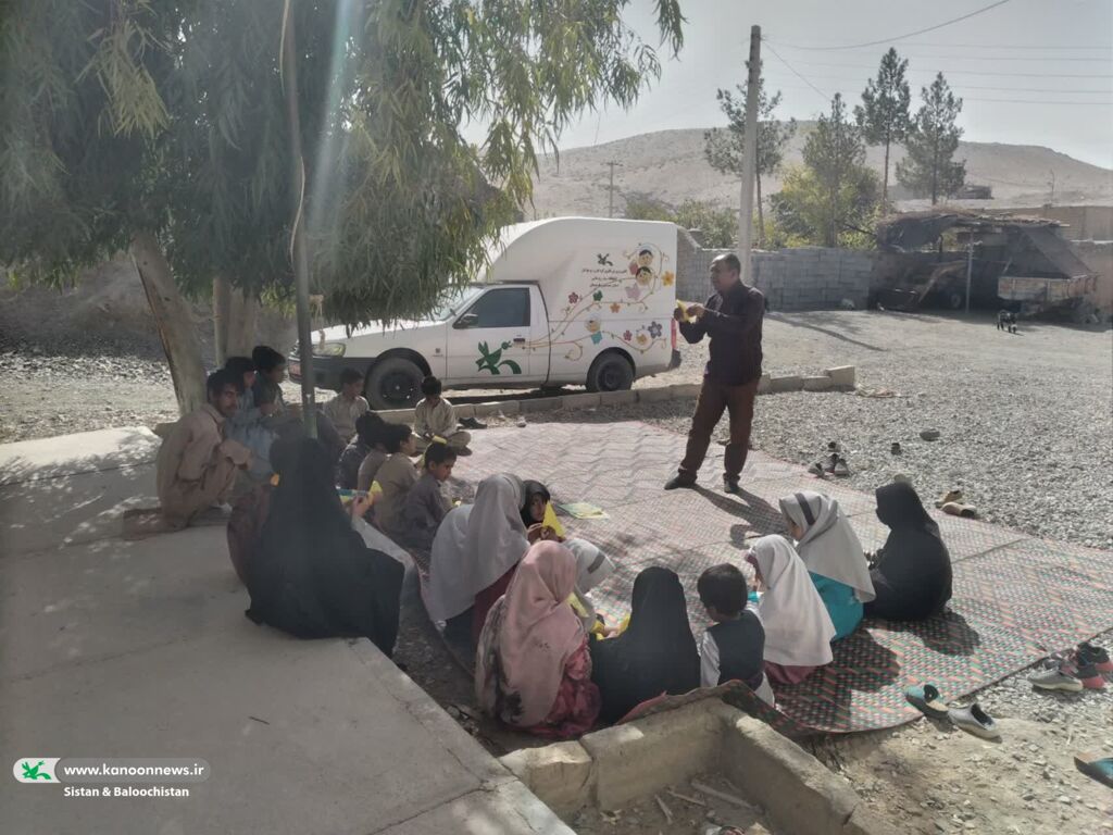 کتابخانه‌ی سیار سیستان و بلوچستان گرمابخش روزهای زمستانی کودکان در روستاهای زاهدان