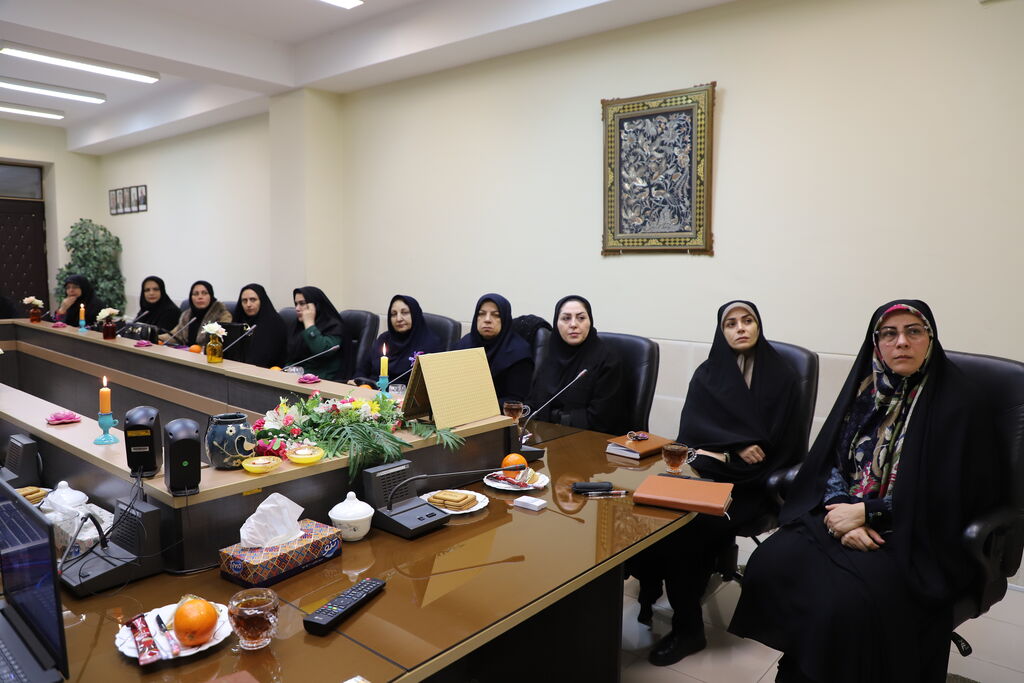 نشست مدیرکل کانون استان با مدیران مدارس کانونیاران