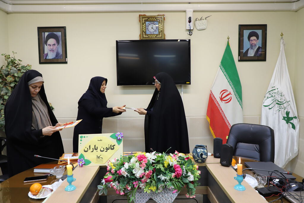 نشست مدیرکل کانون استان با مدیران مدارس کانونیاران