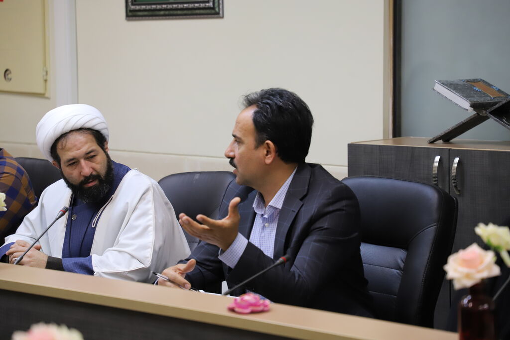 نشست مدیرکل کانون استان با مدیران مدارس کانونیاران