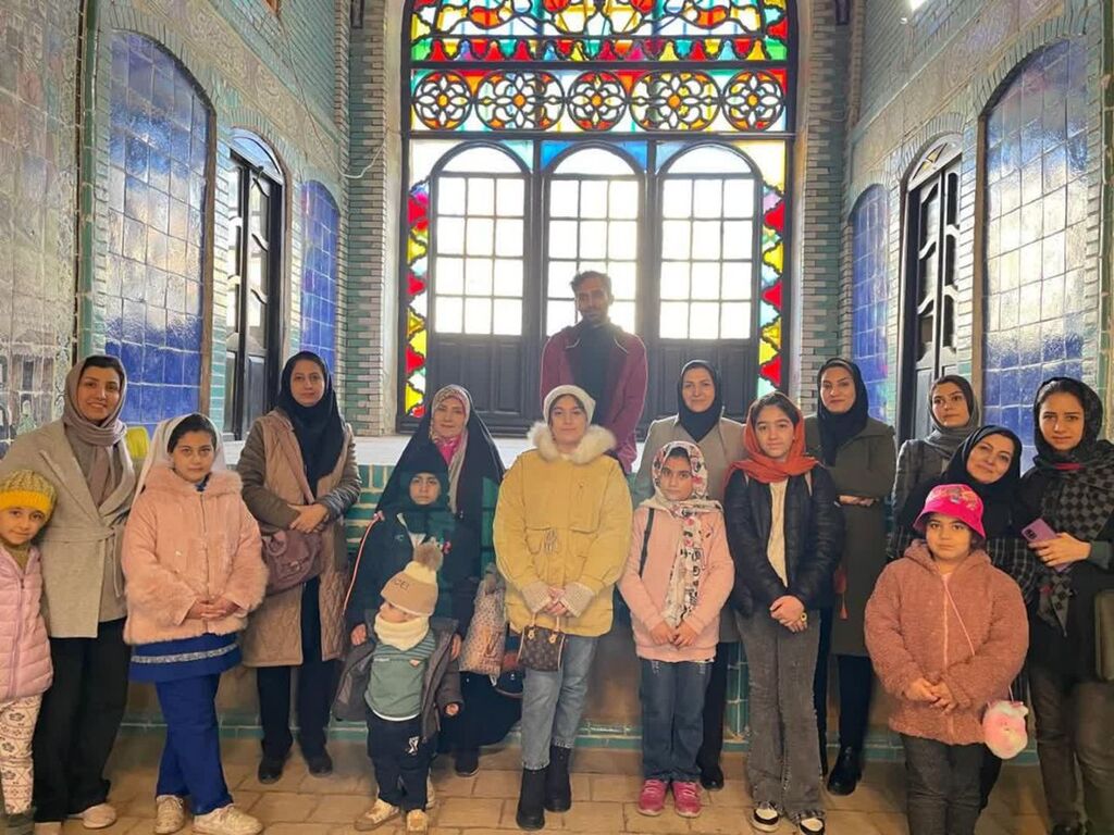 بازدید از تکیه معاونالملک بازدید اعضا و والدین مرکز شماره ۲ شهر کرمانشاه از تکیه معاونالملک