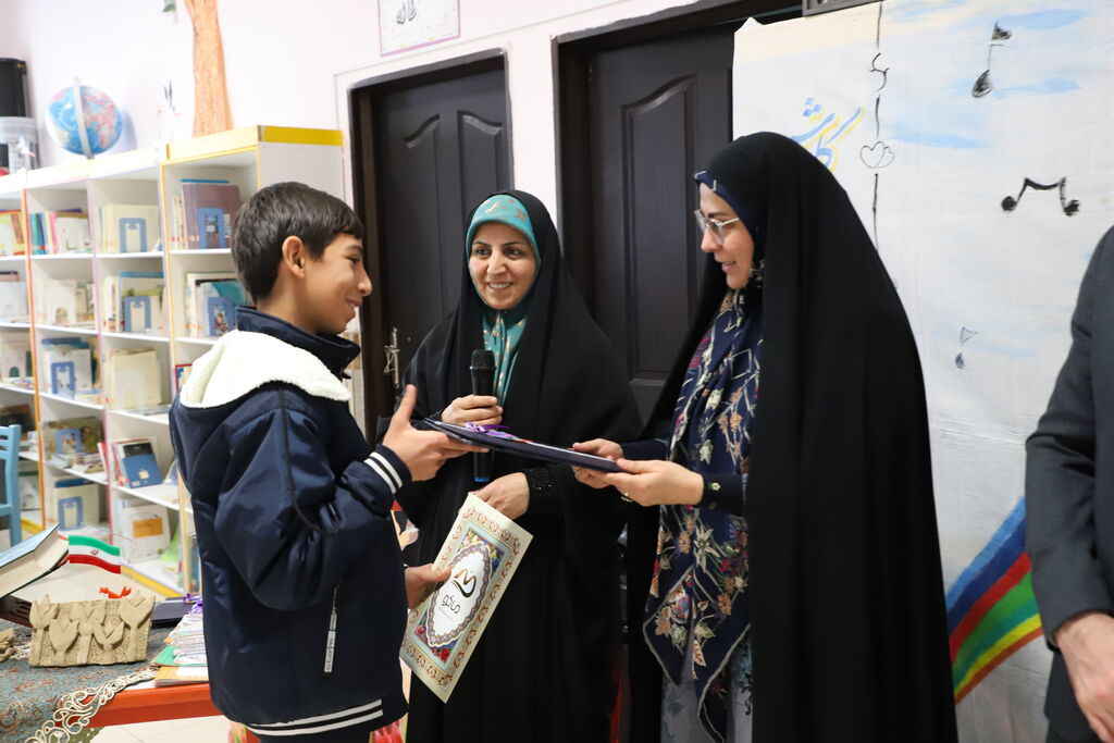 از عضو پژوهشگر برگزیده کشوری تجلیل شد