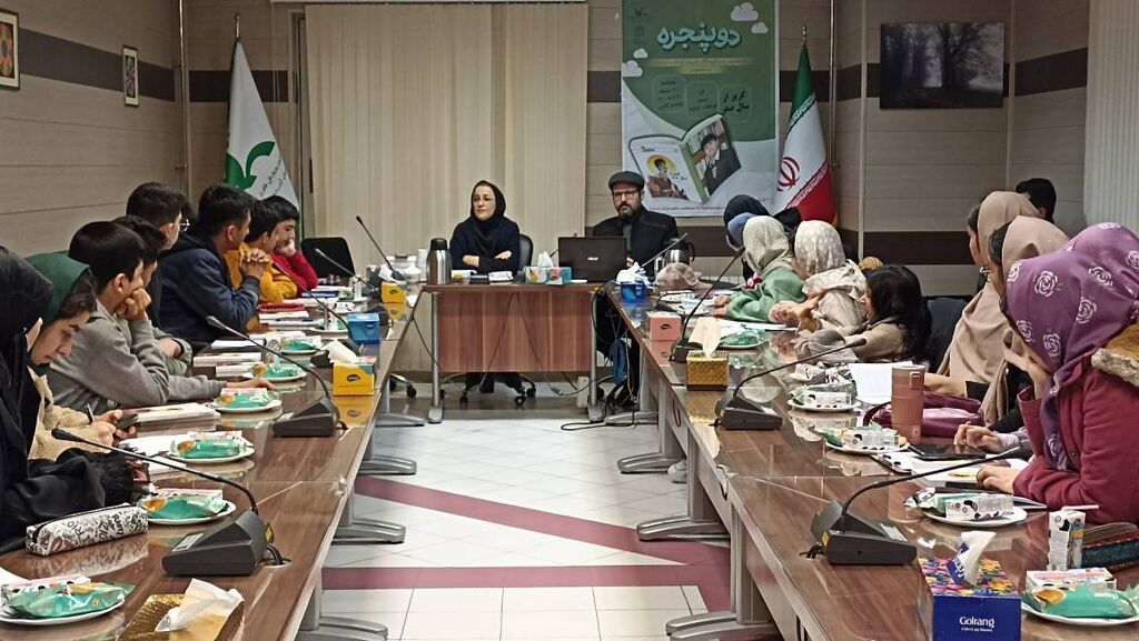 دو پنجره نشست ادبی" دوپنجره" با نقد و بررسی رمان "گریز از سال صفر" در تبریز