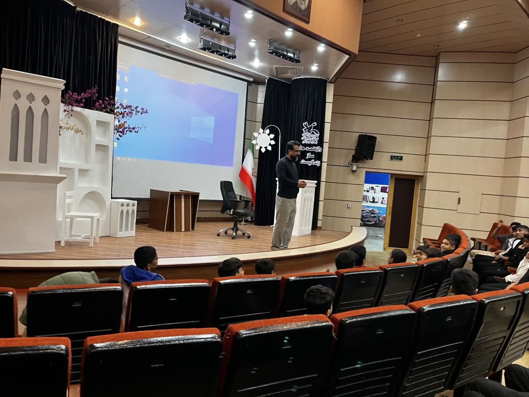 پسران محله نخل ناخدا با زیست بوم استان هرمزگان آشنا شدند