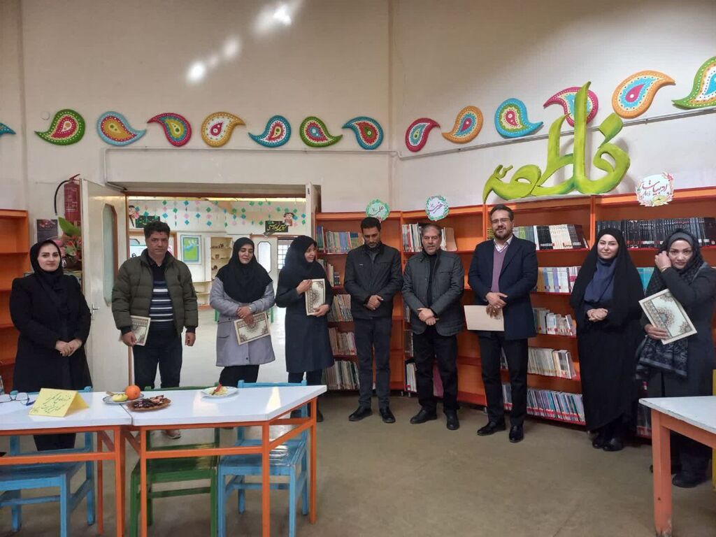 تجلیل از مرکز سنقر تجلیل از پویایی و اجرای برنامههای نوجوانمحور مرکز سنقر