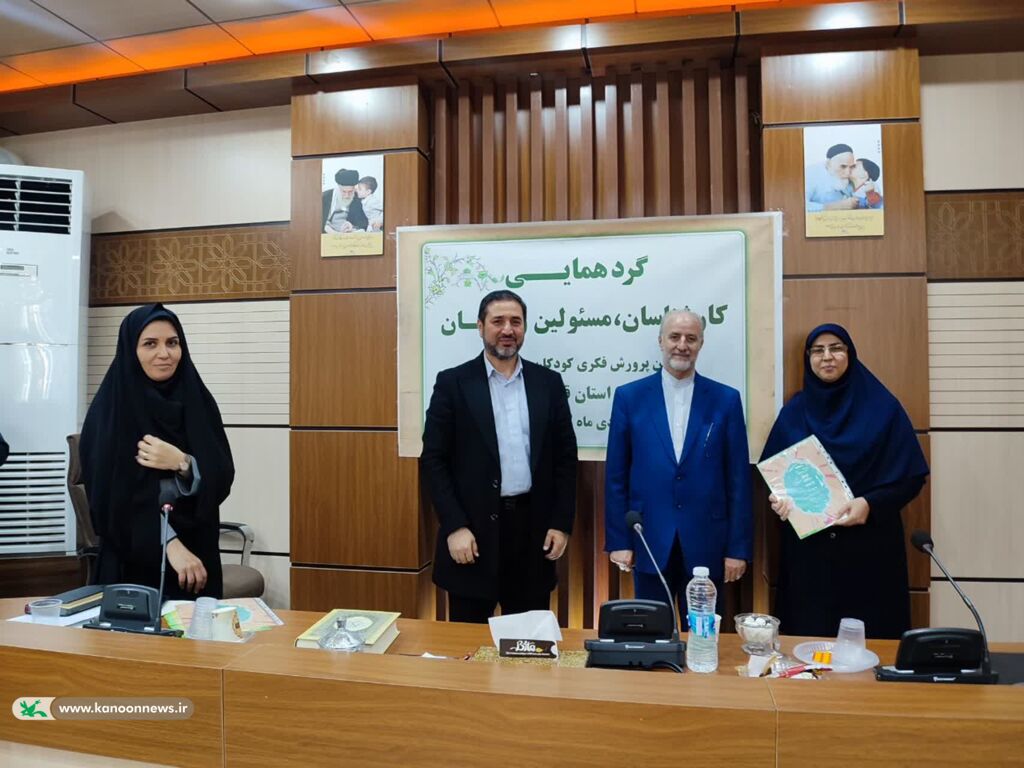 تقدیر از مربیان برتر کانون تقدیر از مربیان فعال کانون با حضور مرتضی حیدری معاون سیاسی امنیتی استانداری