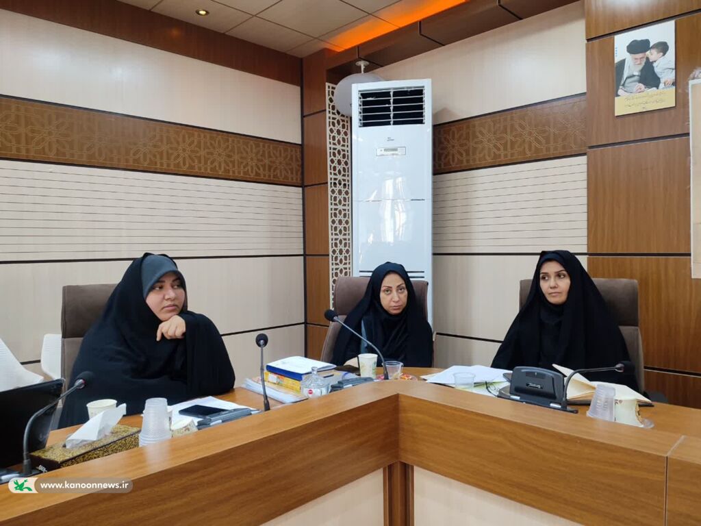 تقدیر از مربیان فعال کانون با حضور مرتضی حیدری معاون سیاسی امنیتی استانداری