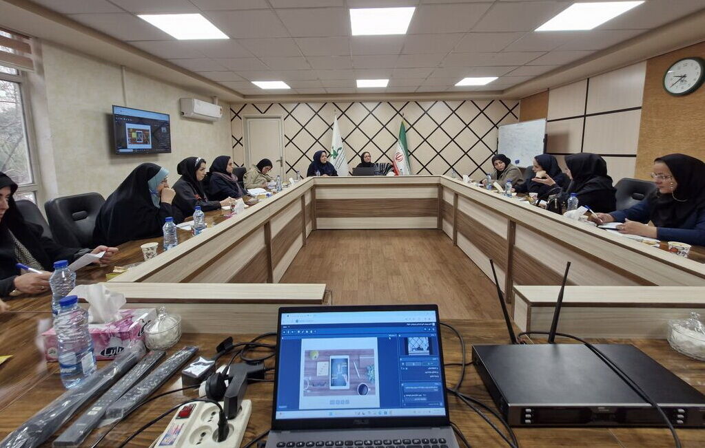 نشست «چیستی و چگونگی جستارنویسی» در کانون تهران واکاوی چیستی و چگونی جستارنویسی در کانون پرورش فکری