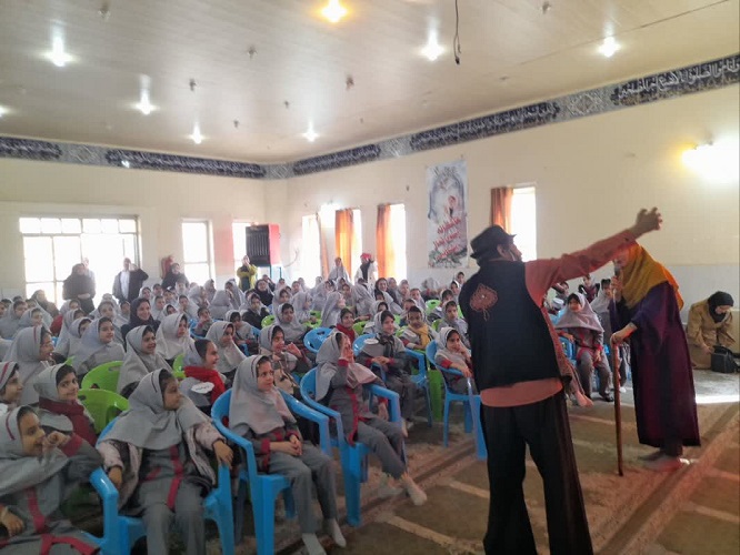 پیک امید کانون استان اصفهان مهمان کودکان روستای رامشه حسنآباد شد