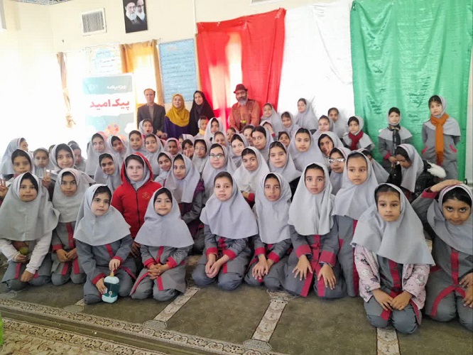 پیک امید کانون استان اصفهان مهمان کودکان روستای رامشه حسنآباد شد