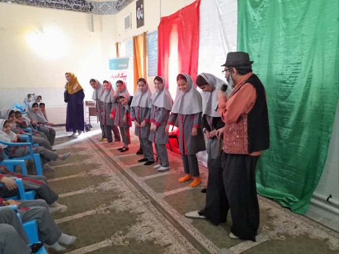 پیک امید کانون استان اصفهان مهمان کودکان روستای رامشه حسنآباد شد