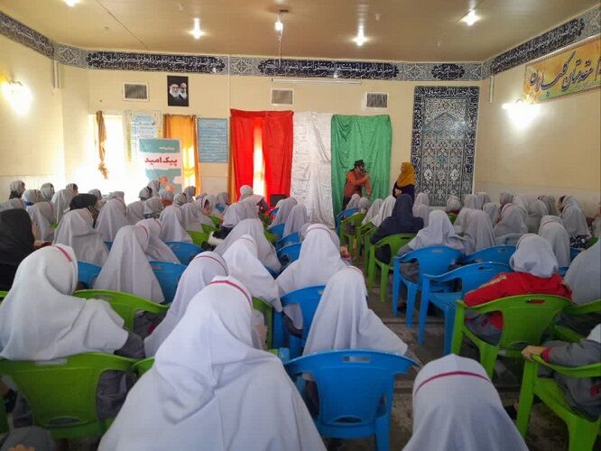 پیک امید کانون استان اصفهان مهمان کودکان روستای رامشه حسنآباد شد پیک امید کانون استان اصفهان مهمان کودکان روستای رامشه حسنآباد شد