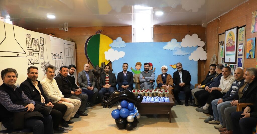 تجلیل از همکاران کانون قزوین به مناسبت روز پدر