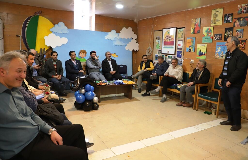 تجلیل از همکاران کانون قزوین به مناسبت روز پدر