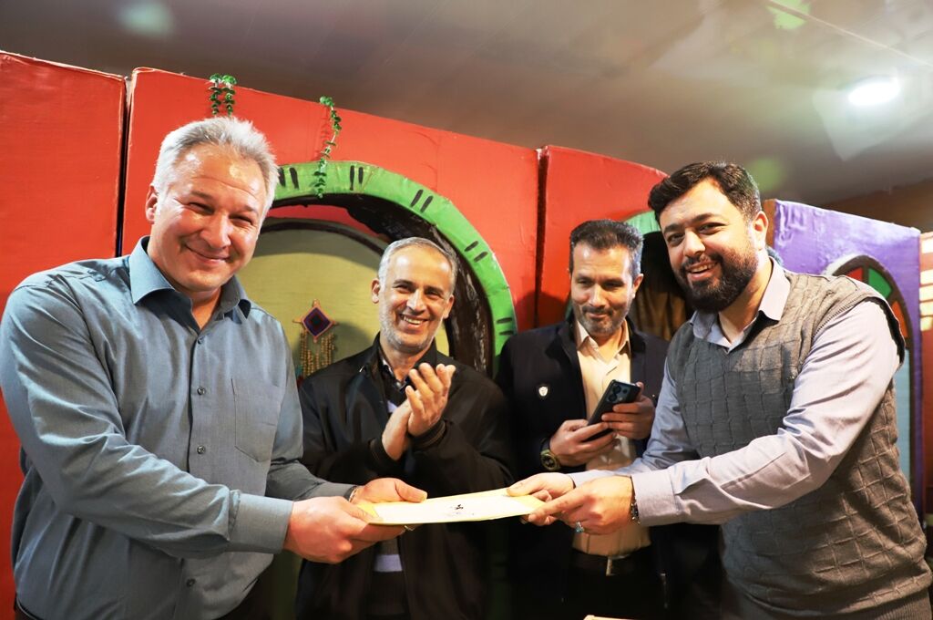 تجلیل از همکاران کانون قزوین به مناسبت روز پدر