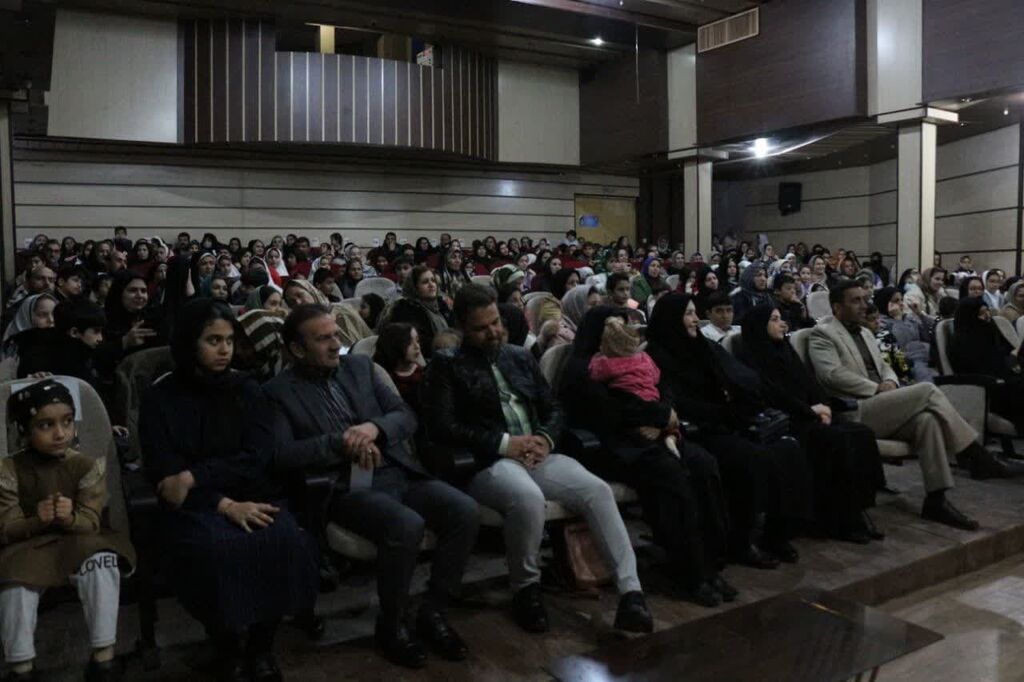 اختتامیه مسابقه کتابخوانی «آرزوی زنبورک» در قوچان