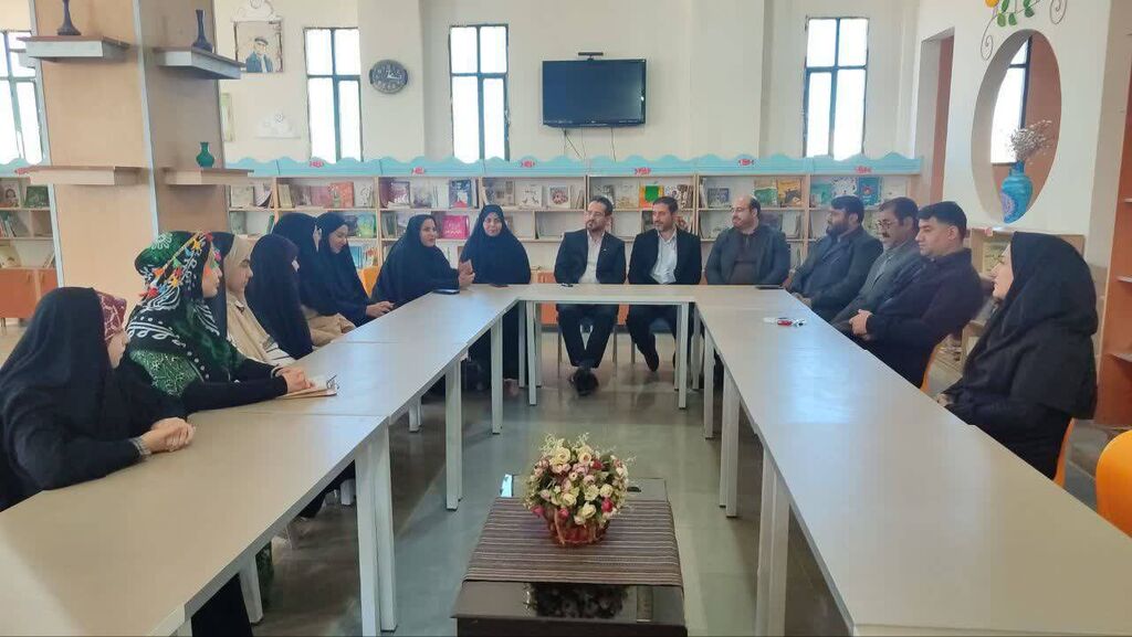 نشست هماندیشی مدیران کل استانهای منطقه دوکشور در ایلام برگزار شد.