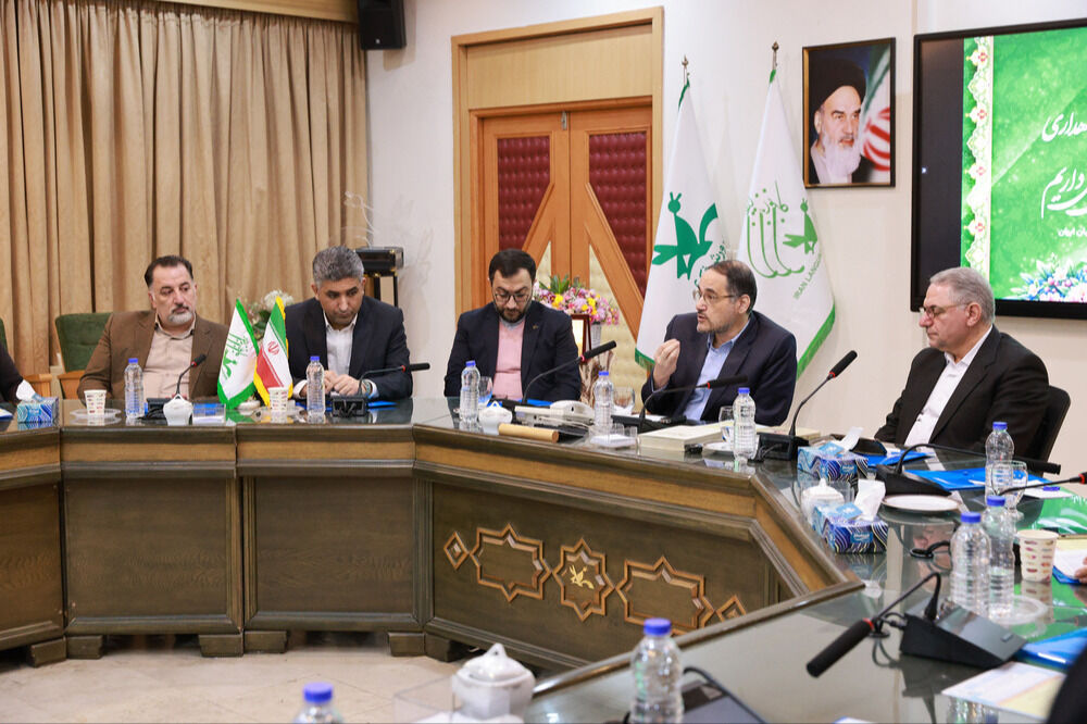 فرصتها و تهدیدهای کانون زبان ایران در آستانه صد سالگی