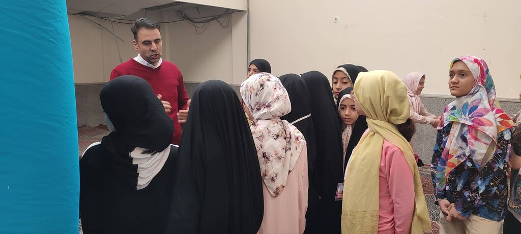 حضور واحد سیار نجوم کانونفارس در مراسم اعتکاف کودکان و نوجوانان در حرم علی بن حمزه (علیهالسلام)