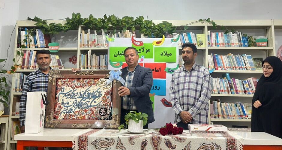 تجلیل از همکار ارزشمند کانون جاسک به عنوان پدر مرکز تجلیل از همکار ارزشمند کانون جاسک به عنوان پدر مرکز