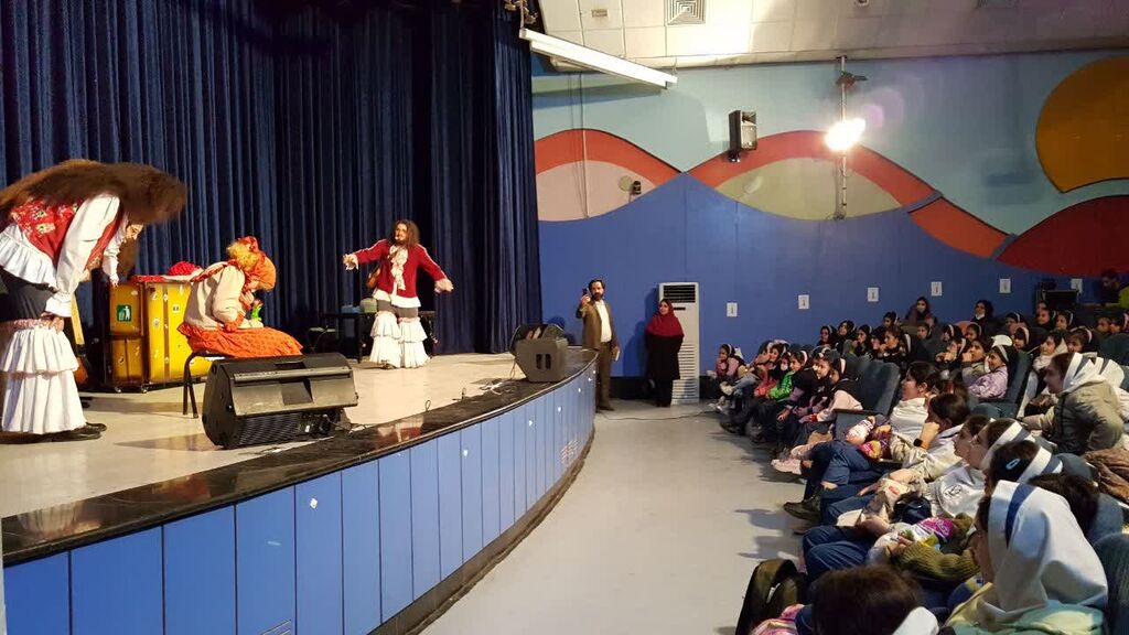 جشن بزرگ کانون کرمانشاه با اجرای "گروه فتیلهها در نمایش دورهگردها"