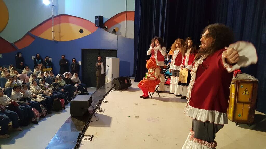 جشن بزرگ کانون کرمانشاه با اجرای "گروه فتیلهها در نمایش دورهگردها"
