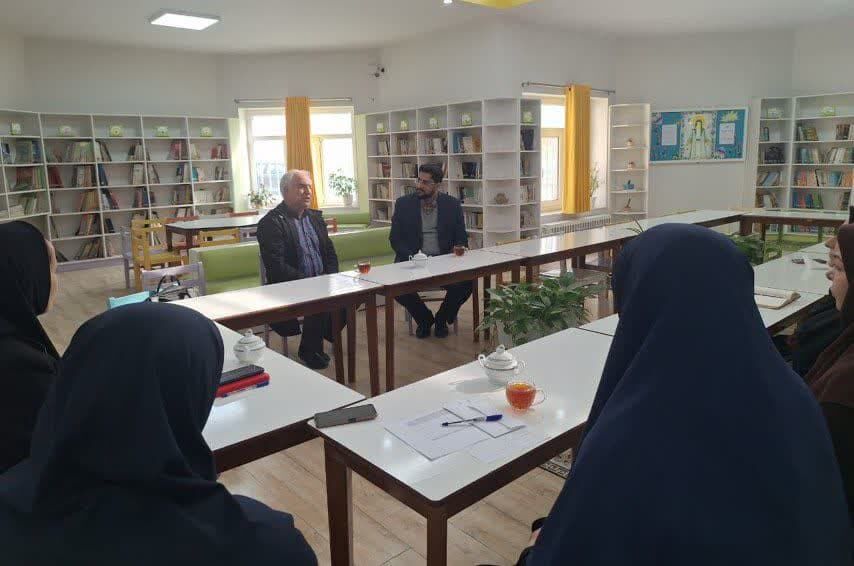 جلسه هماندیشی کانون و گروه ادبیات فارسی متوسطه اول آموزش و پرورش نیشابور