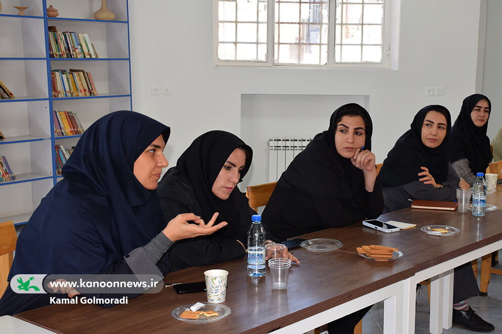 در نشست نقدو بررسی کتاب، جای شما خالی بود