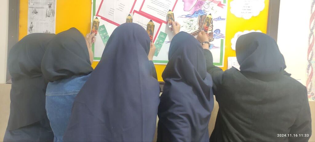 اختصاص پانل کانونیاران در دبیرستان دخترانه شاهد سمنان