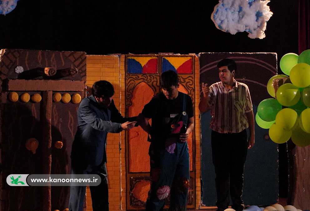 نمایش «محله بوستان و گلستان» در خرمآباد به روی صحنه رفت