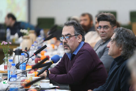 نشست هماندیشی استادان هنرهای تجسمی با مدیران کانون