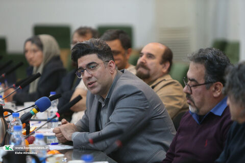 نشست هماندیشی استادان هنرهای تجسمی با مدیران کانون