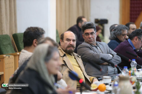 نشست هماندیشی استادان هنرهای تجسمی با مدیران کانون