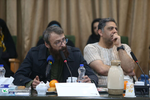 نشست هماندیشی استادان هنرهای تجسمی با مدیران کانون