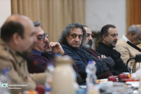 نشست هماندیشی استادان هنرهای تجسمی با مدیران کانون