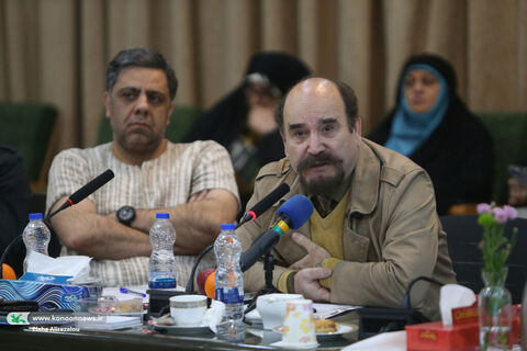 نشست هماندیشی استادان هنرهای تجسمی با مدیران کانون