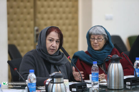 نشست هماندیشی استادان هنرهای تجسمی با مدیران کانون