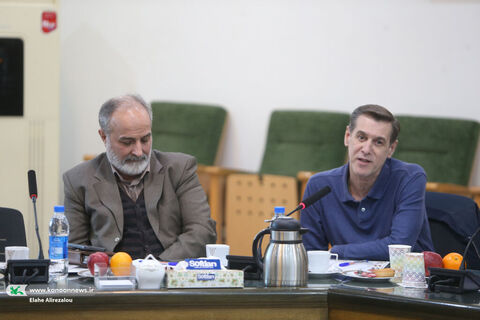 نشست هماندیشی استادان هنرهای تجسمی با مدیران کانون