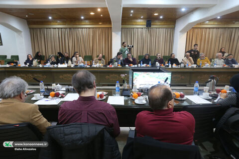 نشست هماندیشی استادان هنرهای تجسمی با مدیران کانون