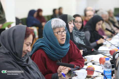 نشست هماندیشی استادان هنرهای تجسمی با مدیران کانون