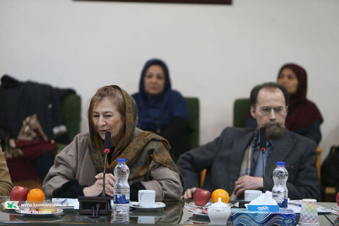 نشست هماندیشی استادان هنرهای تجسمی با مدیران کانون