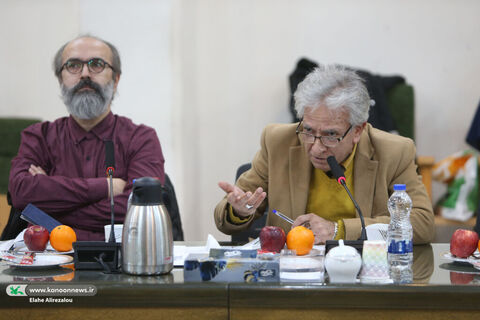 نشست هماندیشی استادان هنرهای تجسمی با مدیران کانون