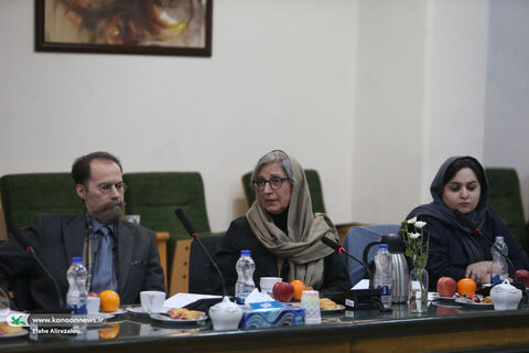 نشست هماندیشی استادان هنرهای تجسمی با مدیران کانون