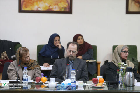 نشست هماندیشی استادان هنرهای تجسمی با مدیران کانون