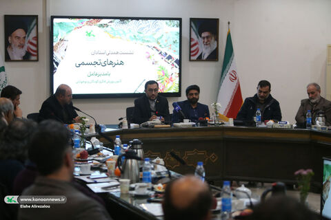 نشست هماندیشی استادان هنرهای تجسمی با مدیران کانون