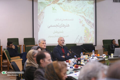 نشست هماندیشی استادان هنرهای تجسمی با مدیران کانون