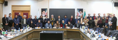 نشست هماندیشی استادان هنرهای تجسمی با مدیران کانون