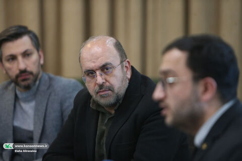 نشست هماندیشی استادان هنرهای تجسمی با مدیران کانون