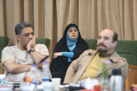 نشست هماندیشی استادان هنرهای تجسمی با مدیران کانون
