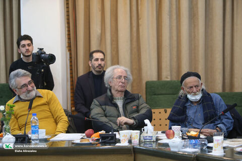 نشست هماندیشی استادان هنرهای تجسمی با مدیران کانون